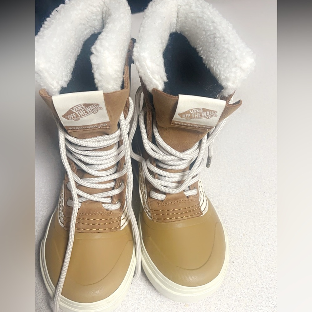 VANS OFF THE WALL BOOTS